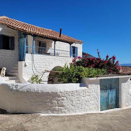 Lovely Traditionnal House With Sea View Тирос Экстерьер фото