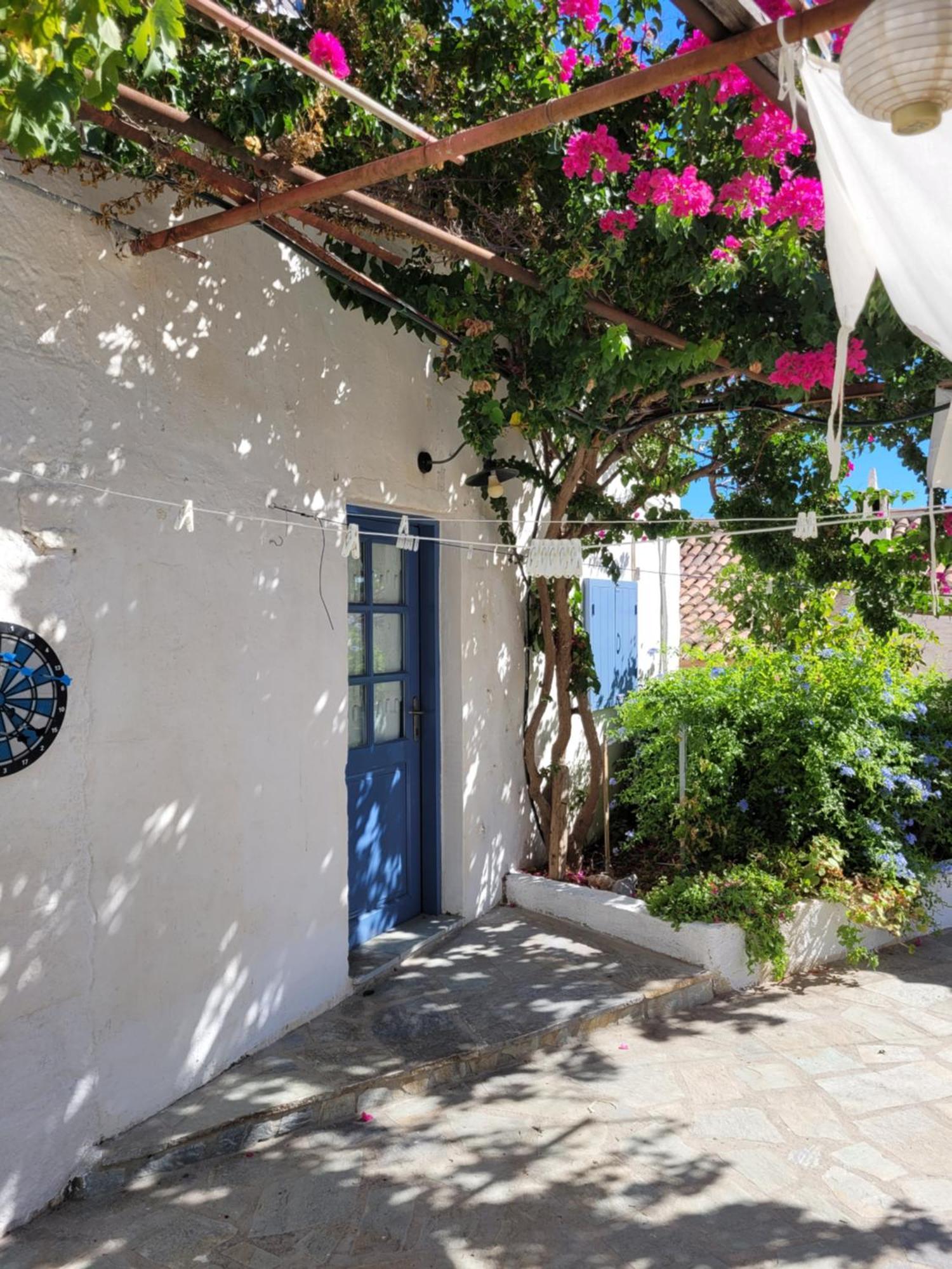 Lovely Traditionnal House With Sea View Тирос Экстерьер фото