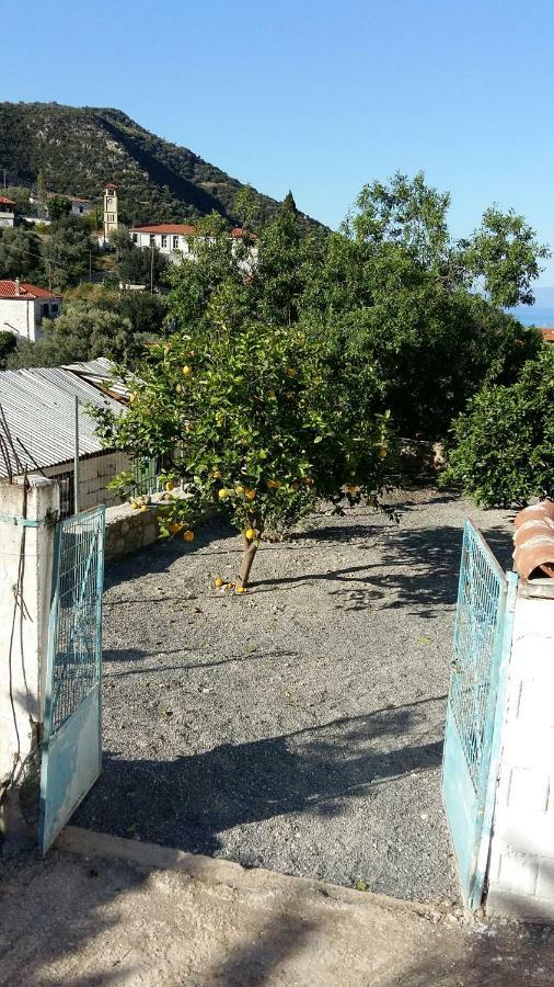 Lovely Traditionnal House With Sea View Тирос Экстерьер фото