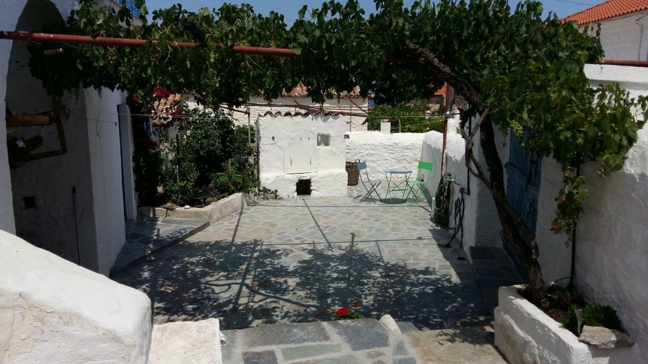 Lovely Traditionnal House With Sea View Тирос Экстерьер фото